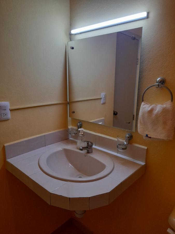 Villa Lirios Valladolid  Eksteriør billede