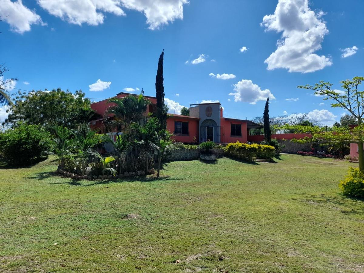 Villa Lirios Valladolid  Eksteriør billede